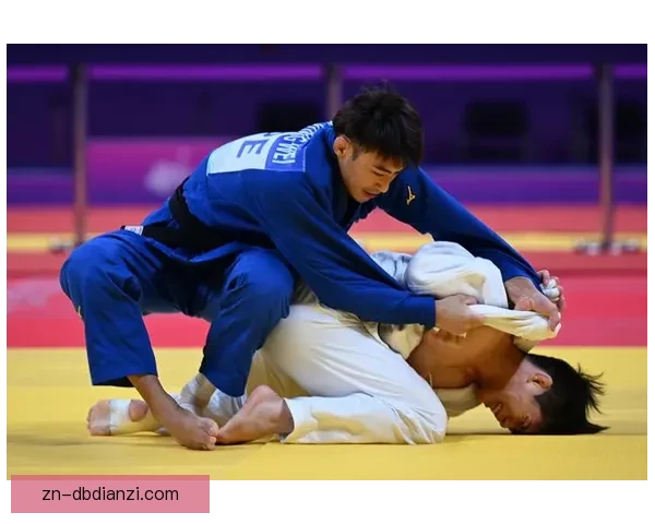 柔道赛事新闻：世界冠军再度夺冠，精彩比拼令人惊叹